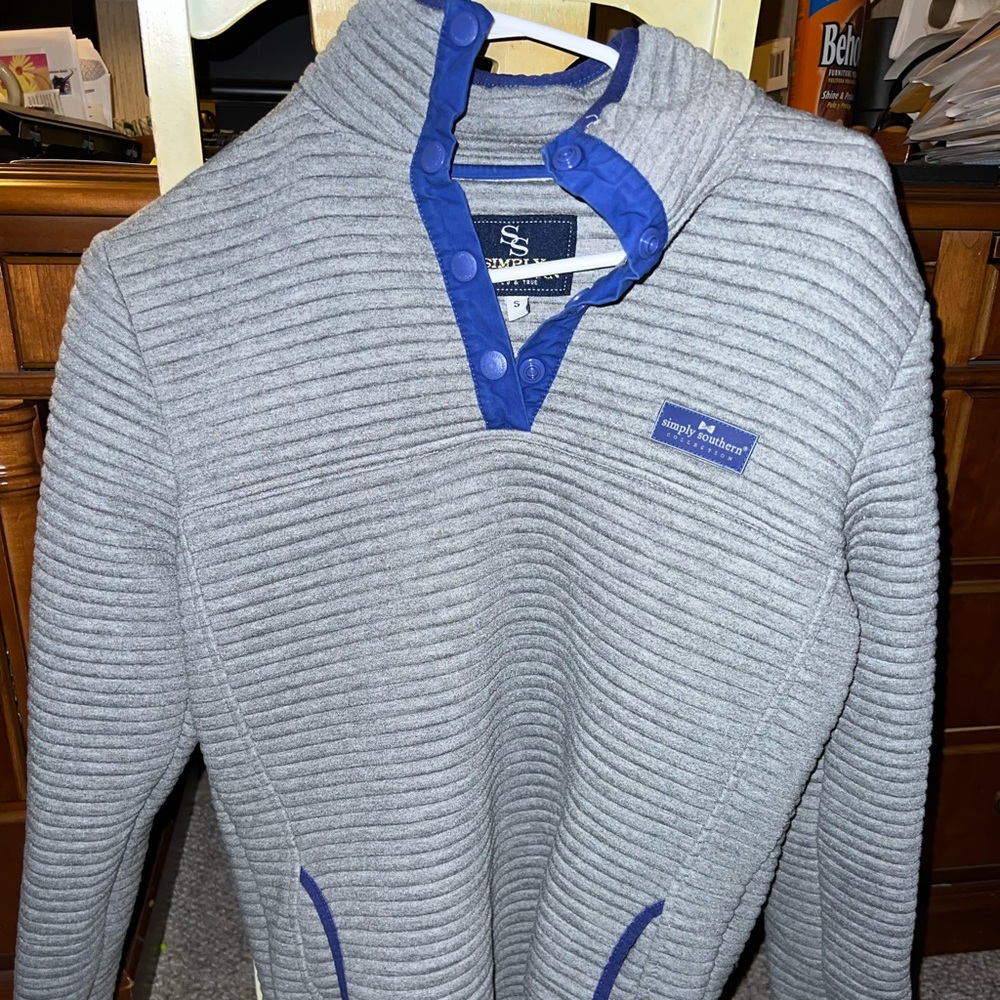Simply southern. Grey. Pullover.